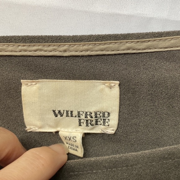 Wilfred (Aritzia) Suede Dress shift light brown with pockets - Picture 2 of 3